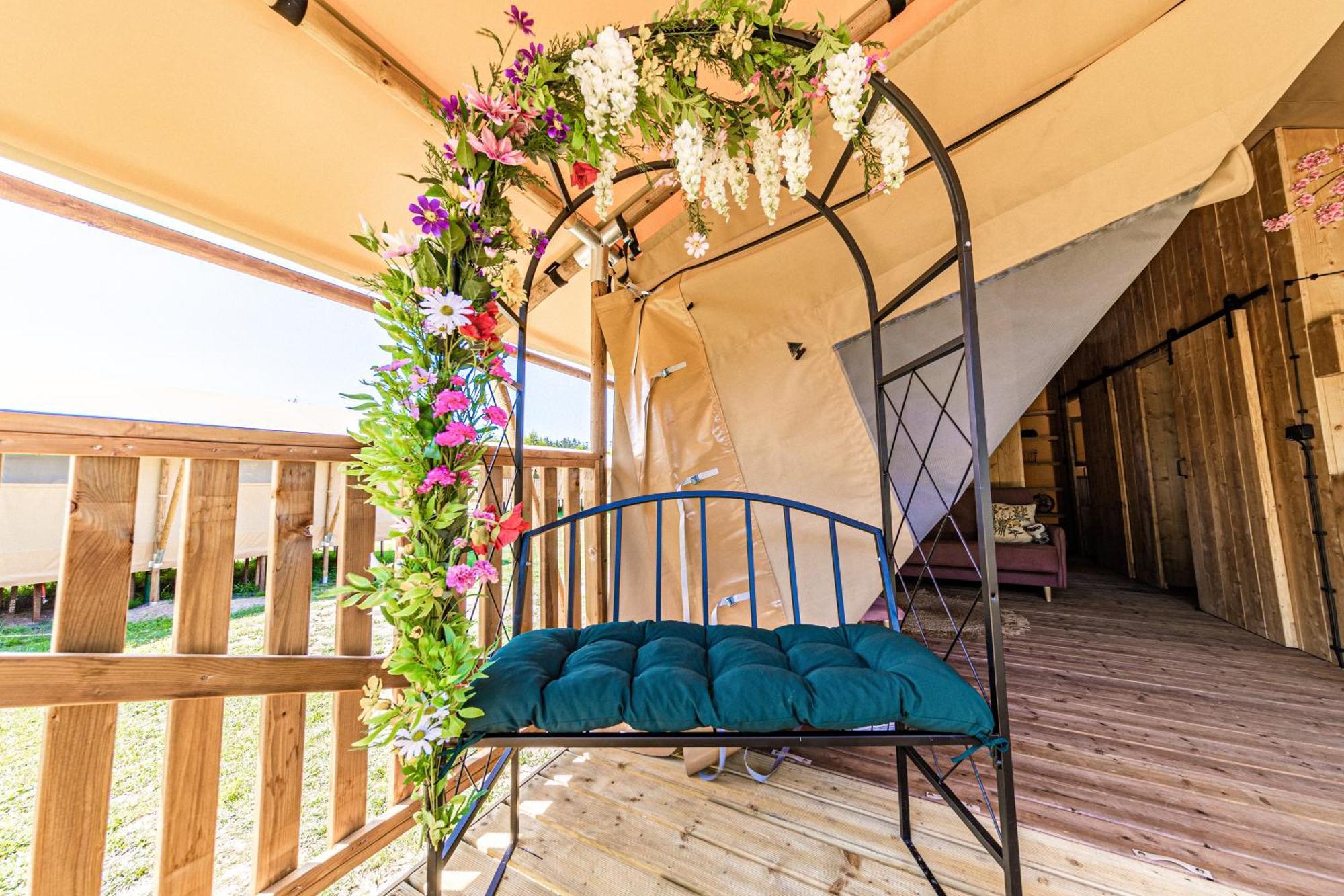 Luksusowy namiot Liva Park Glamp Liwa